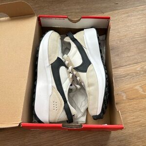New with box Nike Waffle  Sneaker size 8